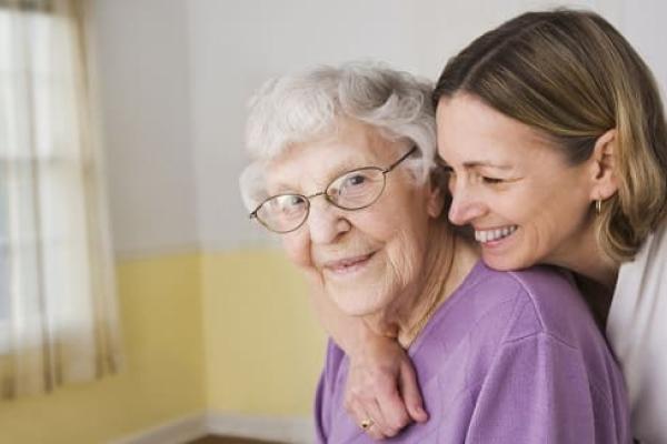 Ayuda domiciliaria: acompañamiento asistencial para ancianos