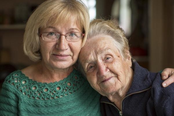 Acompañamiento o cuidado de ancianos. ¿Qué necesita su padre?