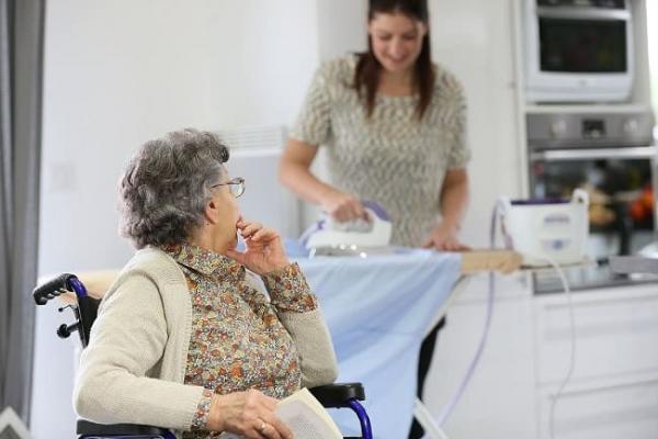 Servicio doméstico: cobertura de asistencia familiar